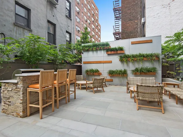 225 East 34th Street image 15 of 20