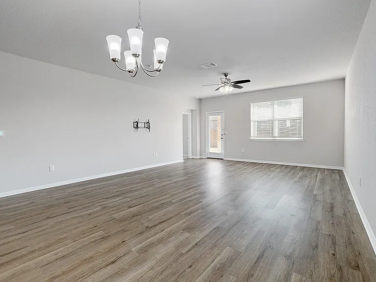 105 Brunnen Way — Photo 7