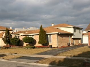 12517 Deer Park Dr, Alsip, IL 60803