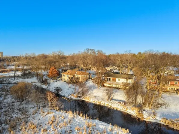 5057 Nine Mile Creek Cir, Bloomington, MN 55437