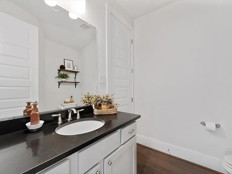 2221 Salt Grass Trl — Photo 24