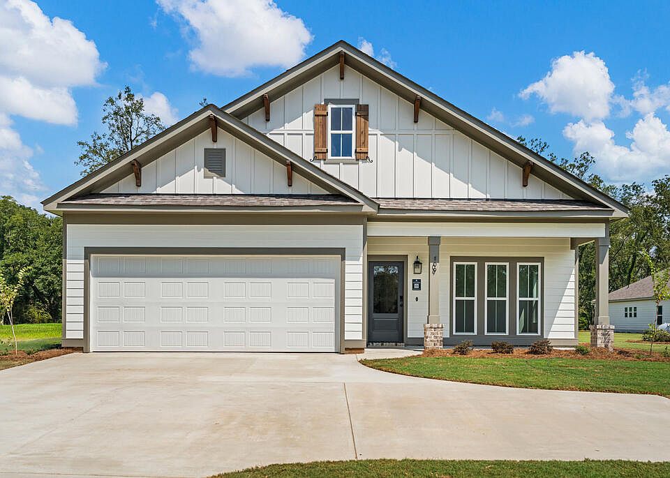 1st image of 109 Chinaberry St