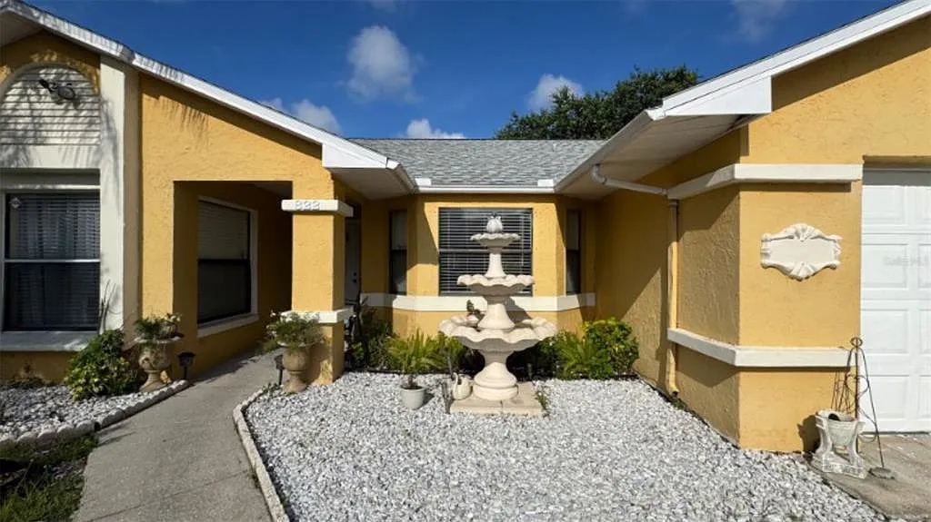 4 bed, 2.0 bath, 1890 sqft, $2,100 — Photo 1