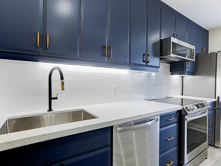 2071 Keele St #LOWER — Photo 8