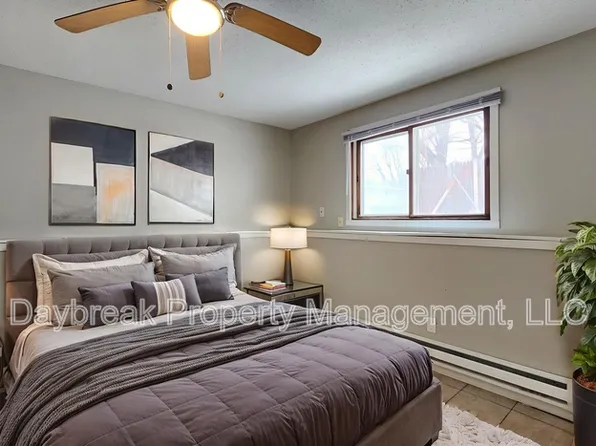 717 30th St N APT 5, Fargo, ND 58102