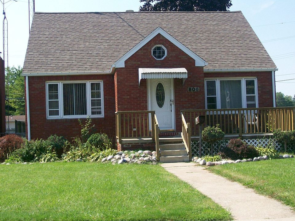 3 bdrm home w/ 2 baths