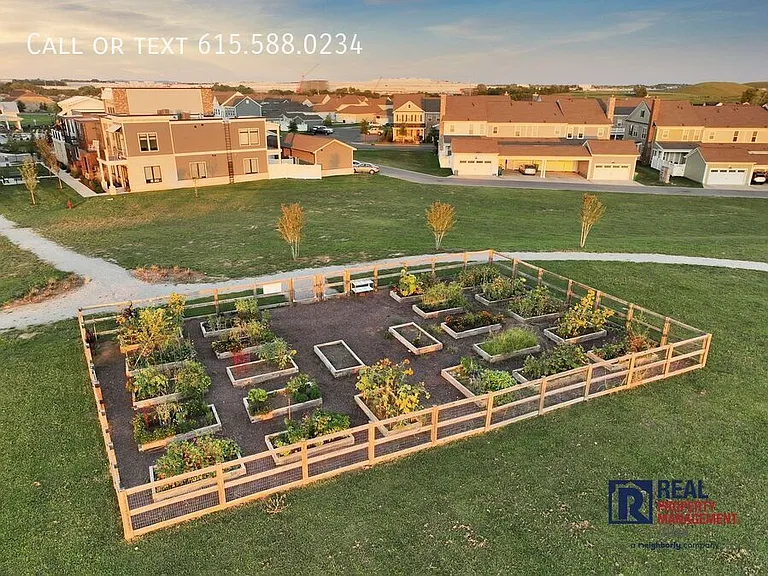 1029 Ewell Farm Cir — Photo 38