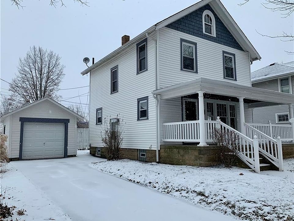 1st image of 846 Matthias Ave NE