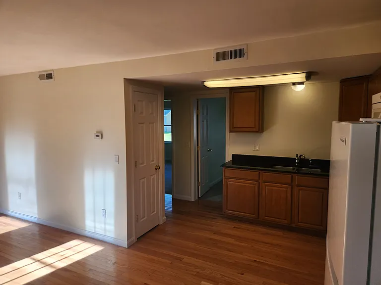 1221 N Main St #G — Photo 7