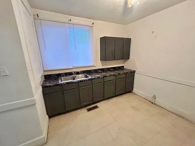 401 W Elliott Ave #A — Photo 6