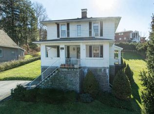 156 Chestnut St, Hinton, WV 25951
