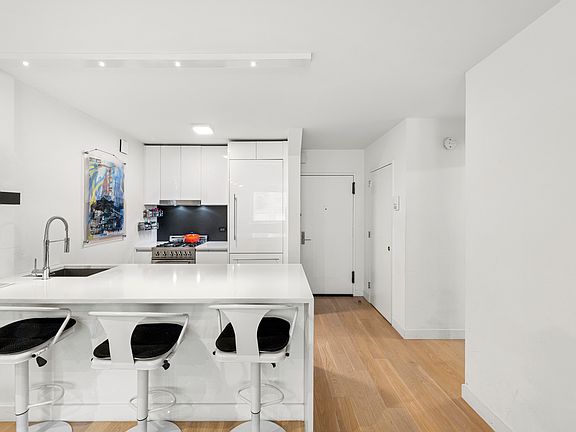 4th image of 301 W 53rd St APT 5I