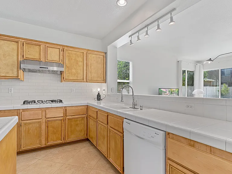 13569 Kiwi Ave — Photo 6