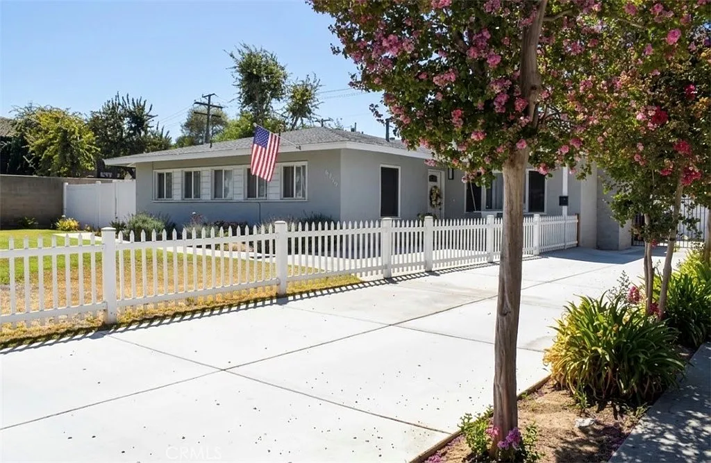 4 bed, 1186 sqft, $4,300 — Photo 2