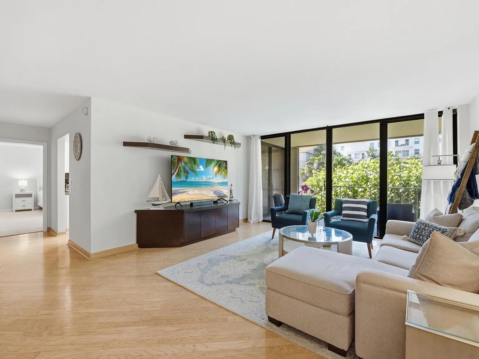 3 bed, 3.0 bath, 1719 sqft, $7,000 — Photo 4
