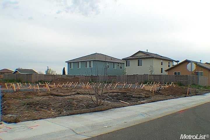 1st image of 608 Willie Hausey Way