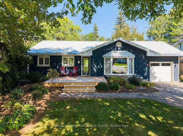 32 Napier St E, The Blue Mountains, ON N0H 2P0