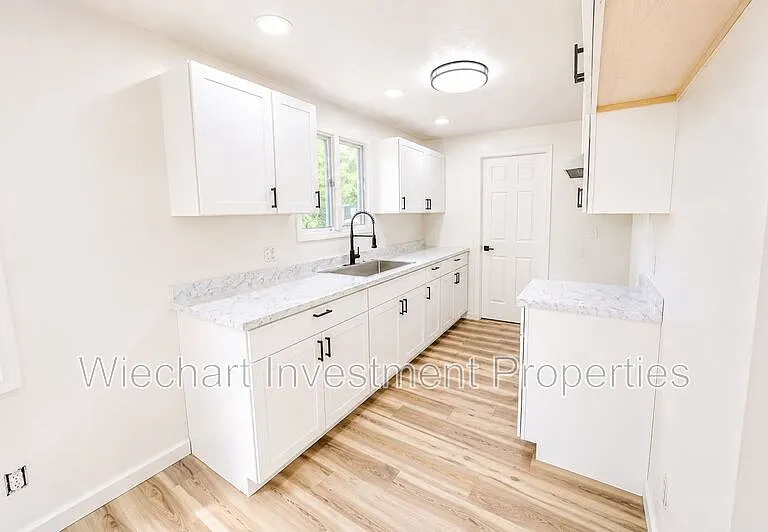 725 W Williams Ave — Photo 8