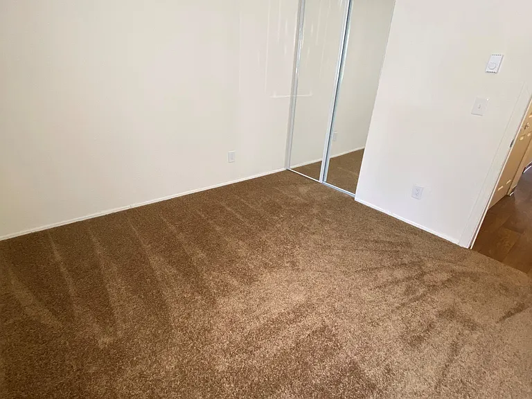 Willow Creek Apartments — Photo 33