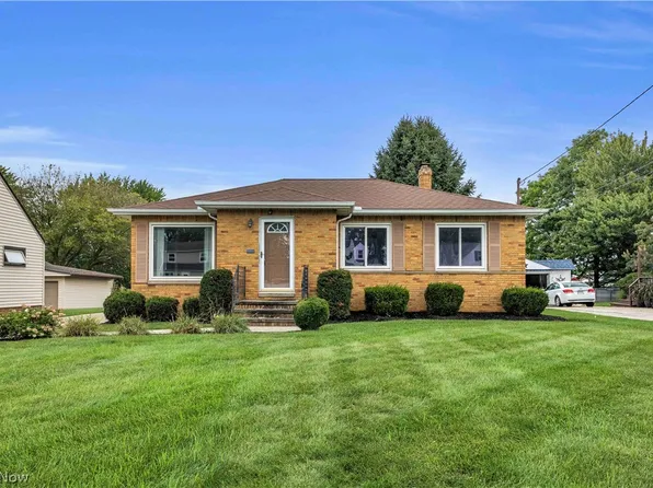 4050 Hilltop Dr, Parma, OH 44134