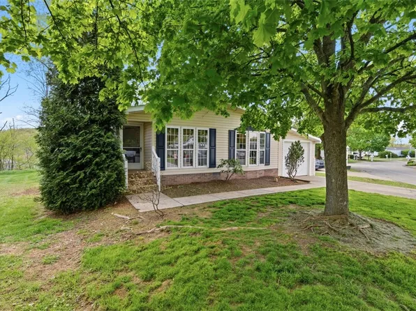 10 Rock Lake Ct N, Zelienople, PA 16063