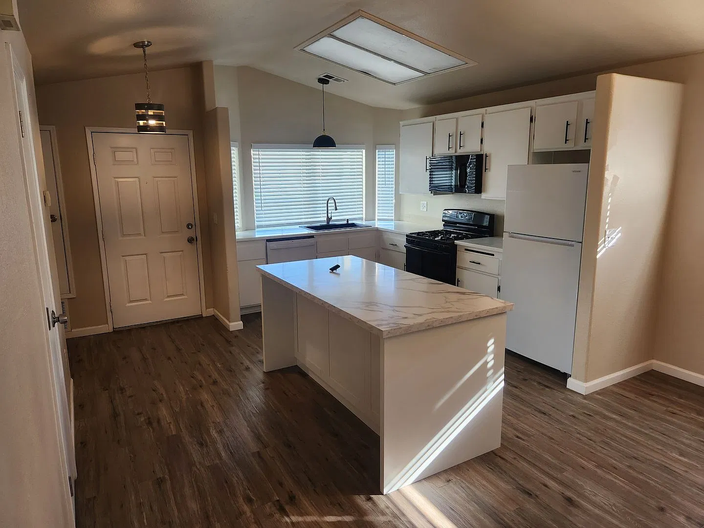 Charming home for rent in Hanford Ca — Photo 2