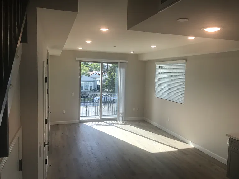 5120 Cahuenga Blvd #103 — Photo 11