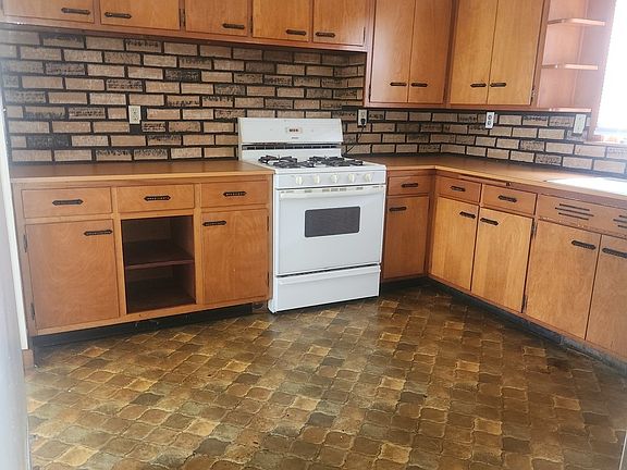 2nd image of 426 6th St