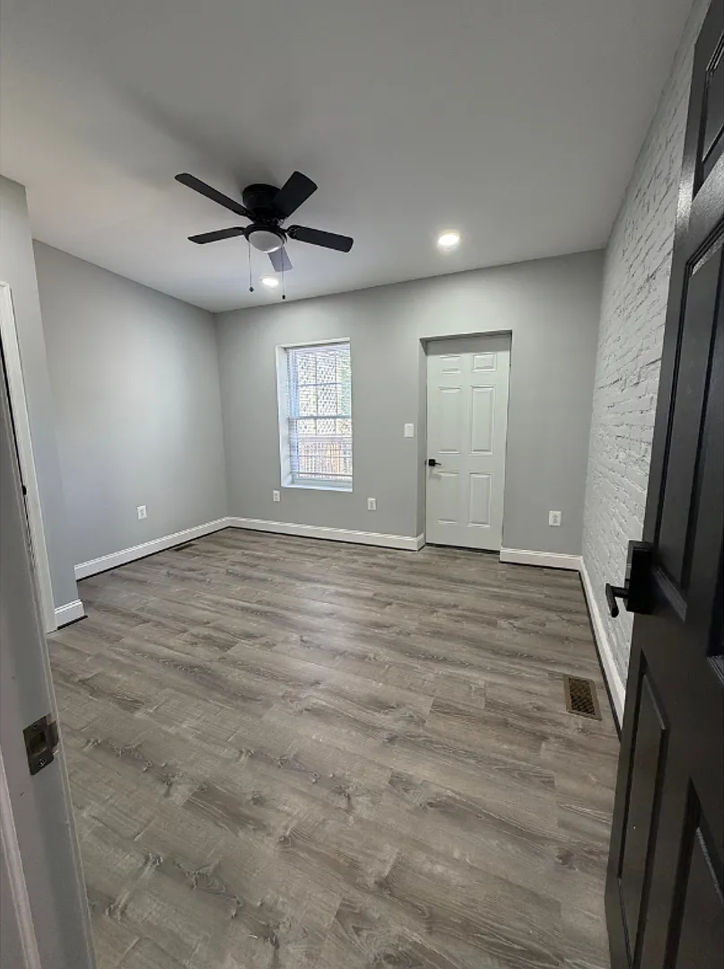 2936 W Mosher Street $500 Available (Shared Bath) — Photo 4