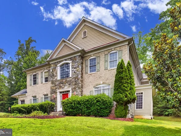 9205 Forest Greens Dr, Lorton, VA 22079