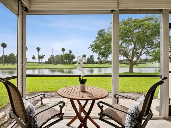 9320 S Hollybrook Lake Dr APT 110, Pembroke Pines, FL 33025