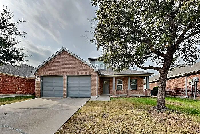 4 bed, 2.5 bath, 2193 sqft, $2,500 — Photo 1