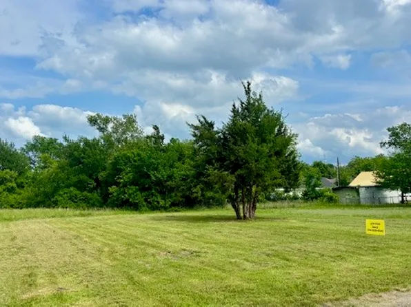 1505 Upthegrove St, Greenville, TX 75401