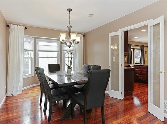 3rd image of 390 Stone Ave