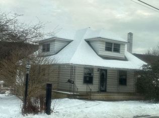 215 W White Bear Dr, Summit Hill, PA 18250