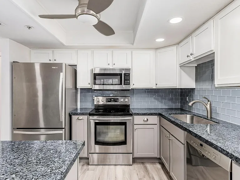 7950 E Camelback Rd #305 — Photo 2
