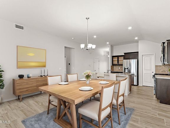 3rd image of 1005 Summer Lake St