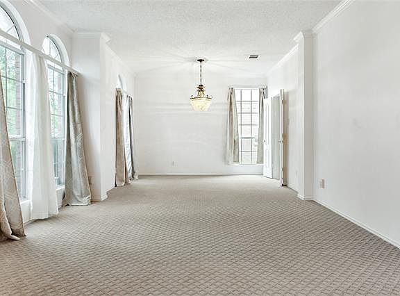 4th image of 1684 Castle Rock Dr