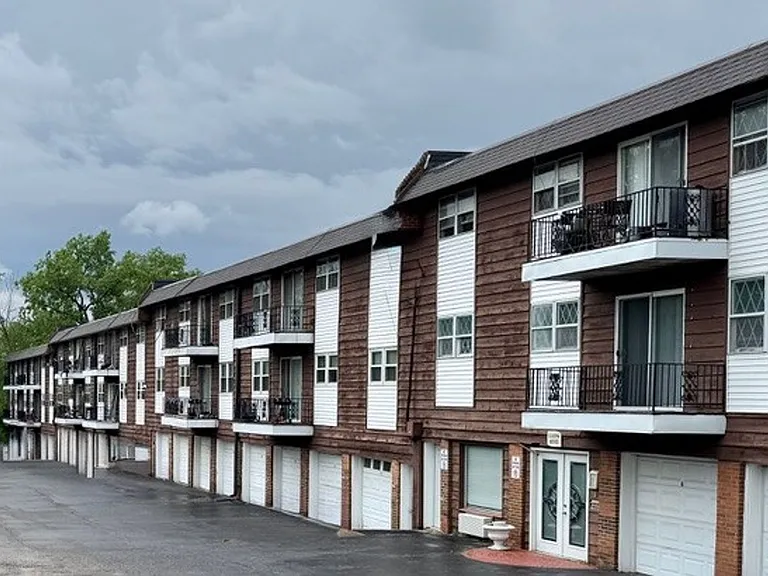 Peoria Place Apartments — Photo 1