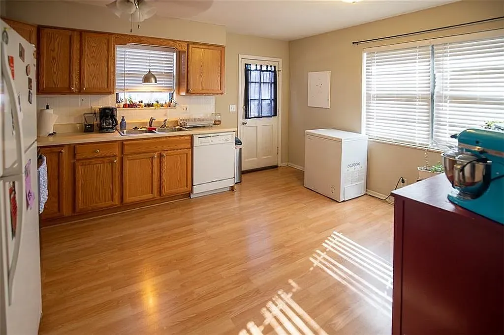3 bed, 1650 sqft, $1,800 — Photo 3