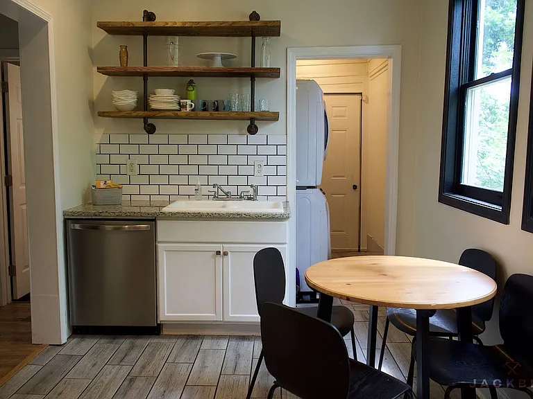 1378 Oak St SW — Photo 10