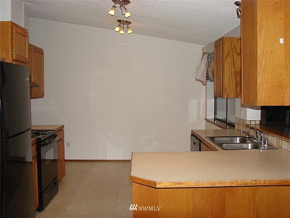 4th image of 1349 NE Rogaland Ct