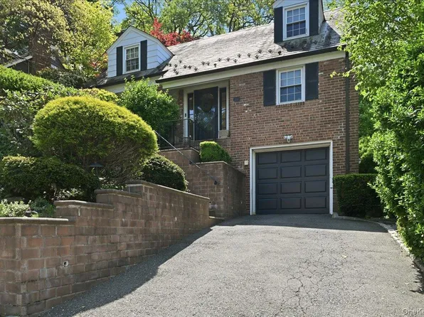 214 Nassau Avenue, Munsey Park, NY 11030