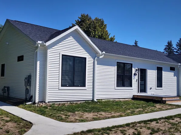214 N Maple St, Bellaire, MI 49615