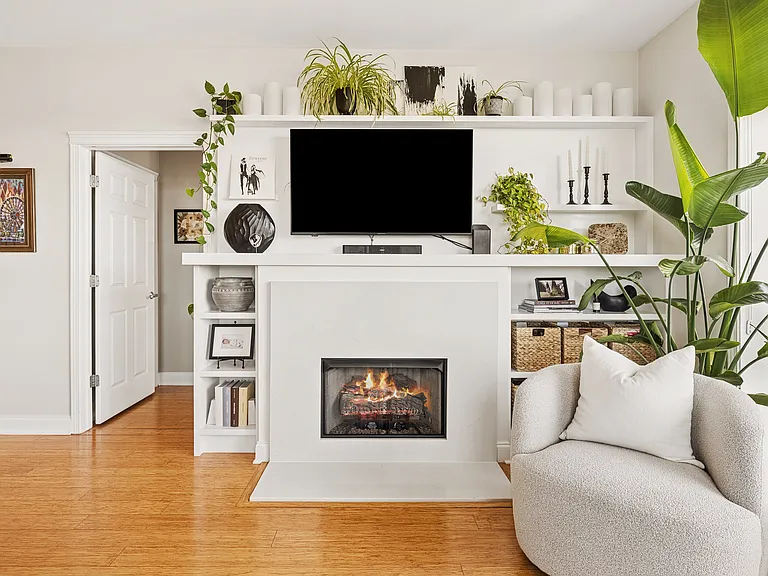 2310 W Saint Paul Ave #501 — Photo 16