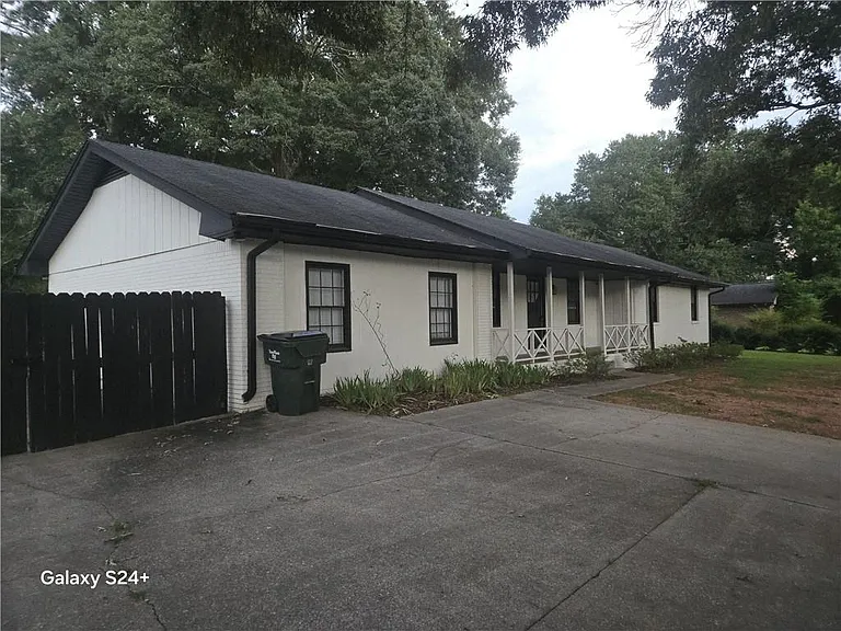 1670 Christian Cir — Photo 2