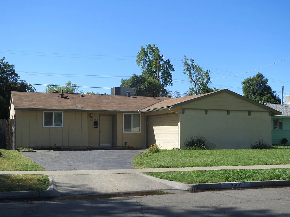 2806 E Swift Ave