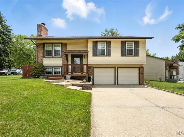 11840 McKelvey Gardens Dr, Maryland Heights, MO 63043