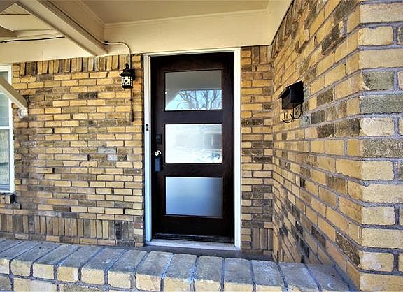 3rd image of 311 S Lois Ln