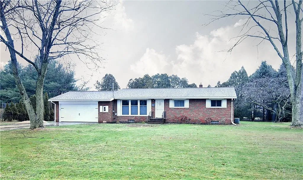 4860 Whyem Dr photo 1